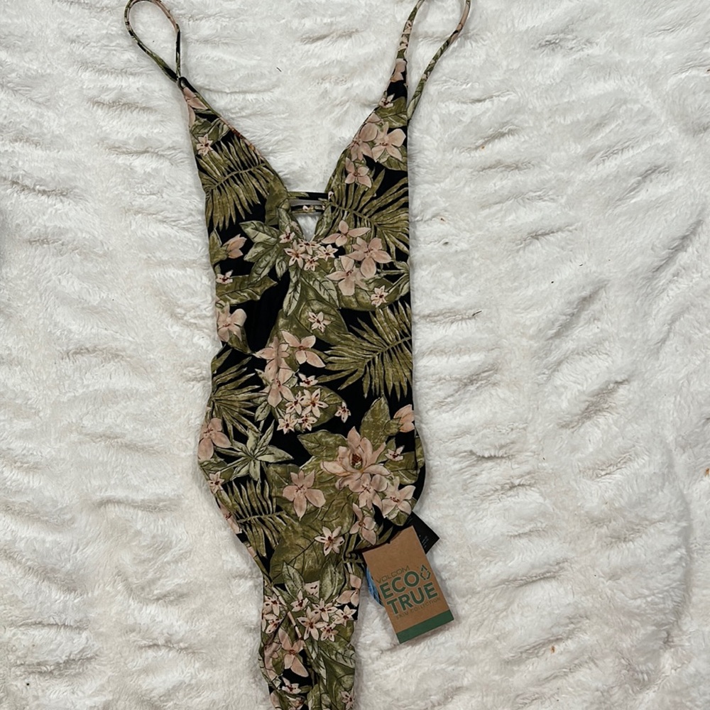 Volcom Size S Swimsuit NWT
